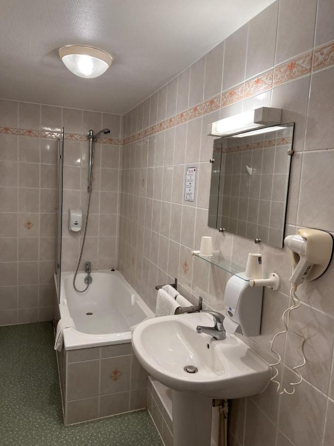 Hostellerie Au Rendez-Vous Des Amis Chaumont  Exterior foto
