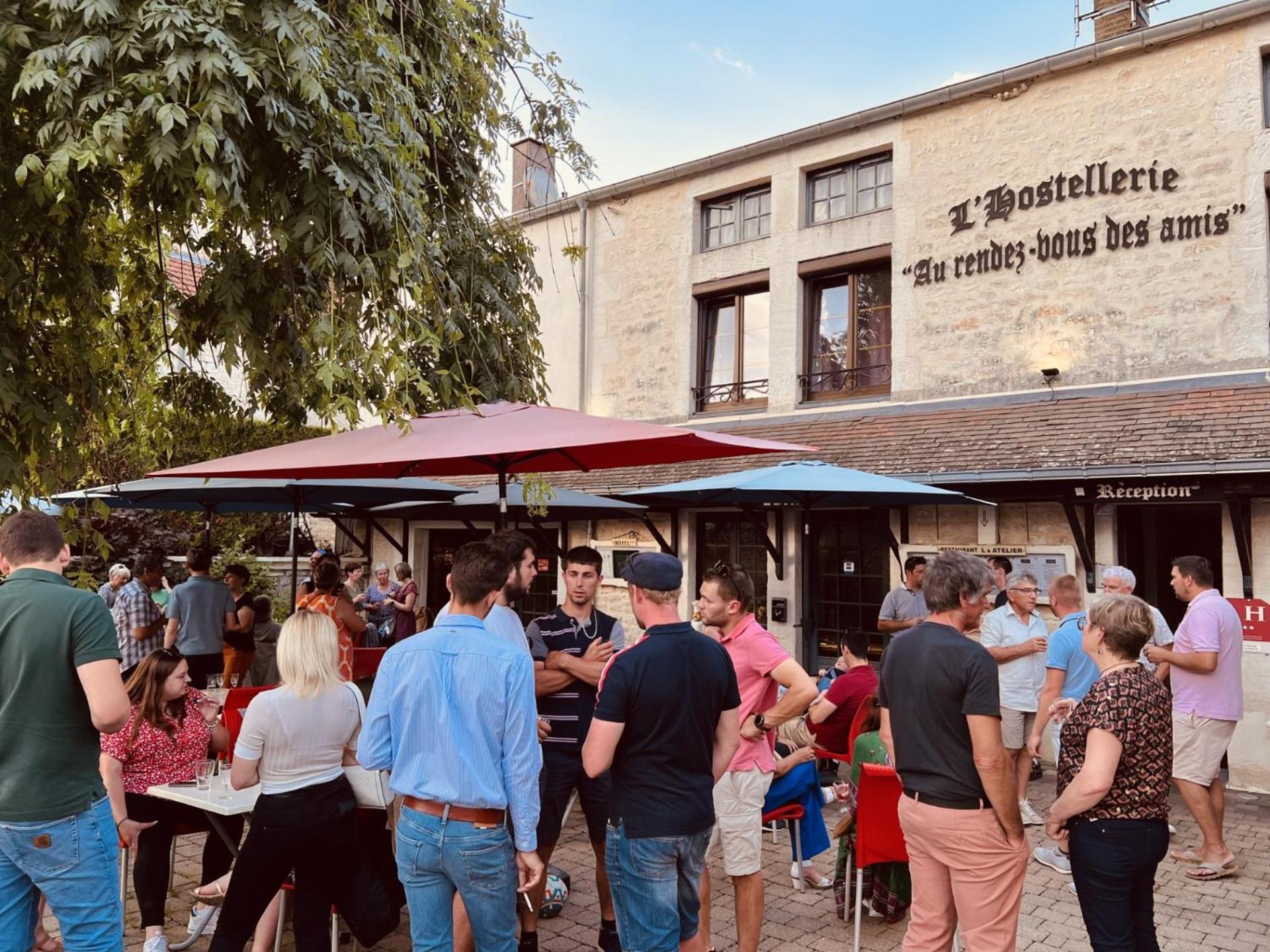 Hostellerie Au Rendez-Vous Des Amis Chaumont  Exterior foto